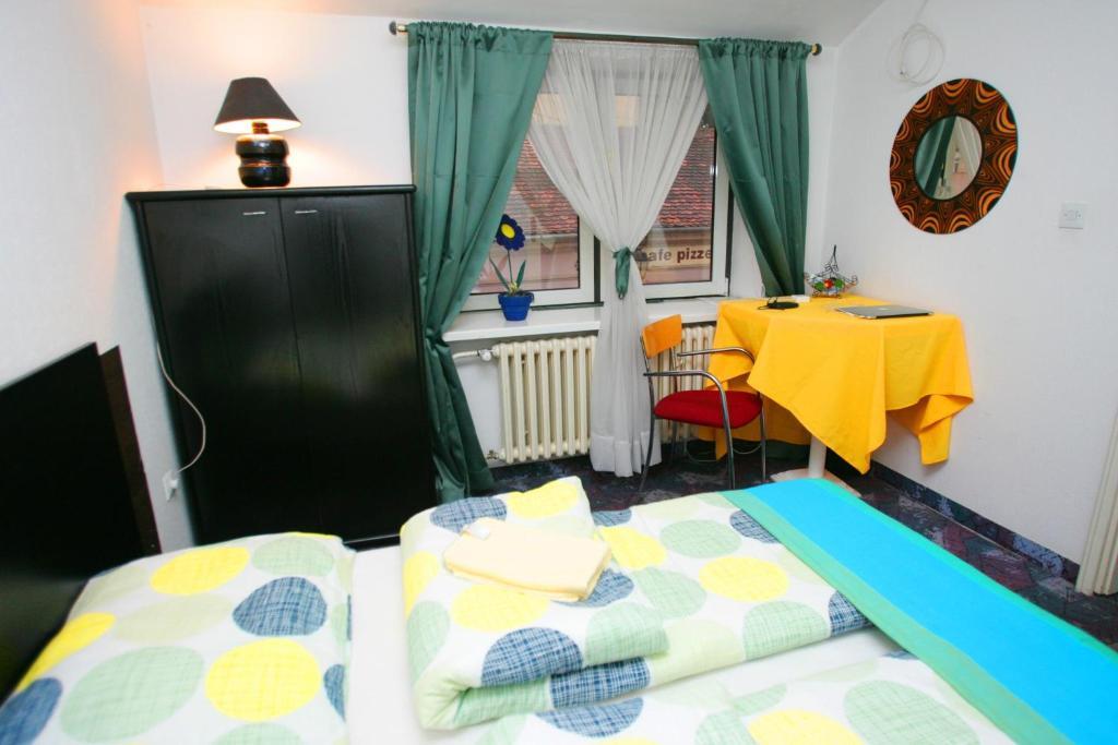 Hostel 021 Novi Sad Bilik gambar