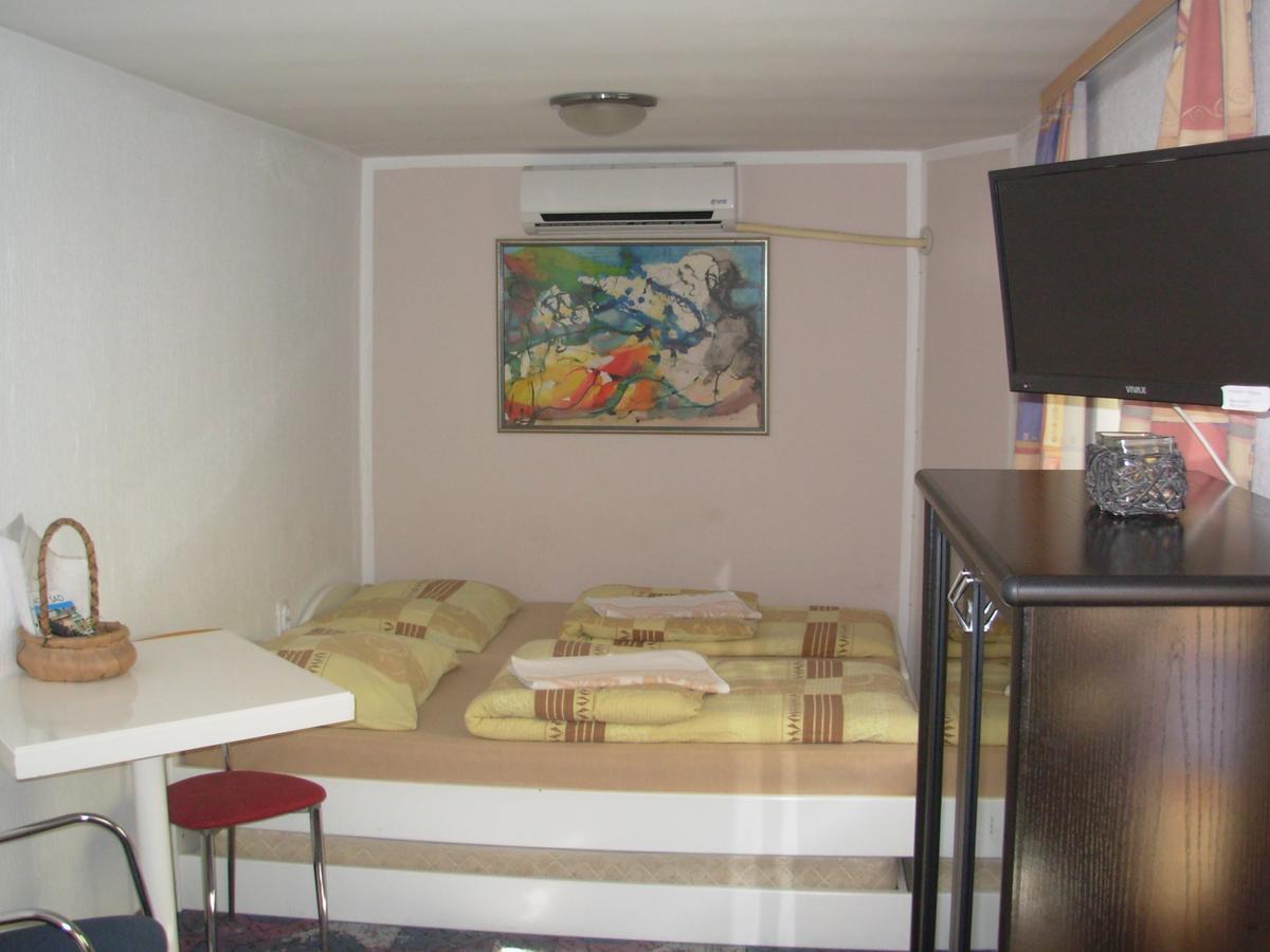 Hostel 021 Novi Sad Bilik gambar